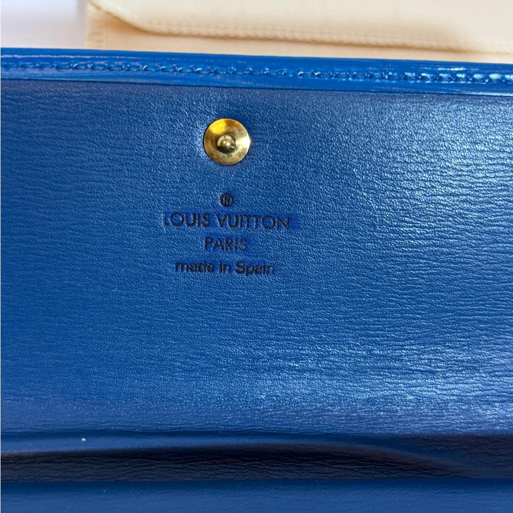 Louis Vuitton Blue Epi Wallet - Picture 6 of 10
